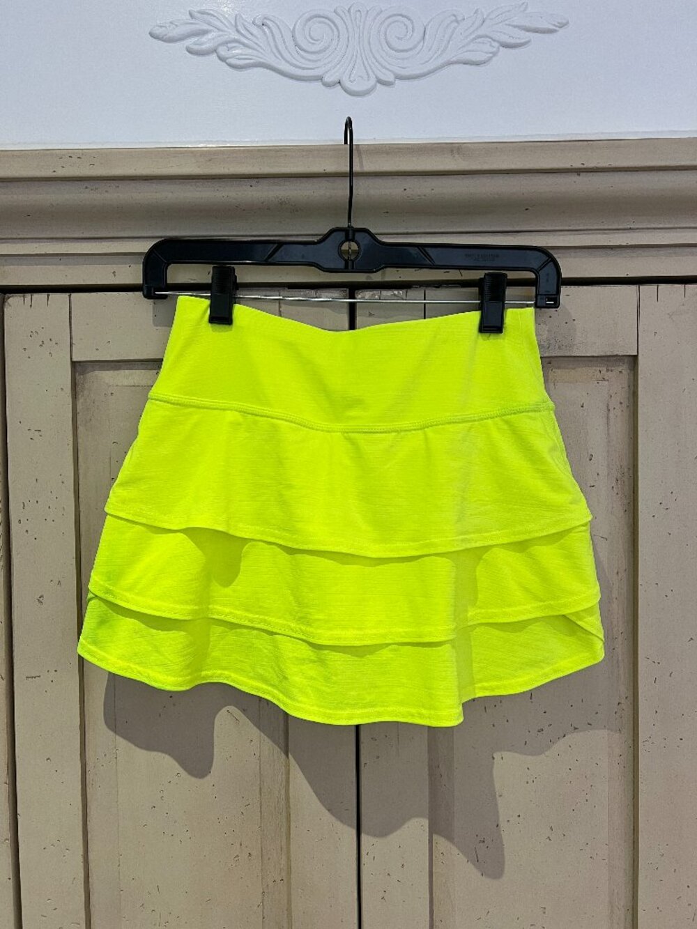 ATHLETA Stripe Swagger Skort Neon Yellow Tiered Tennis Running Skirt XXS